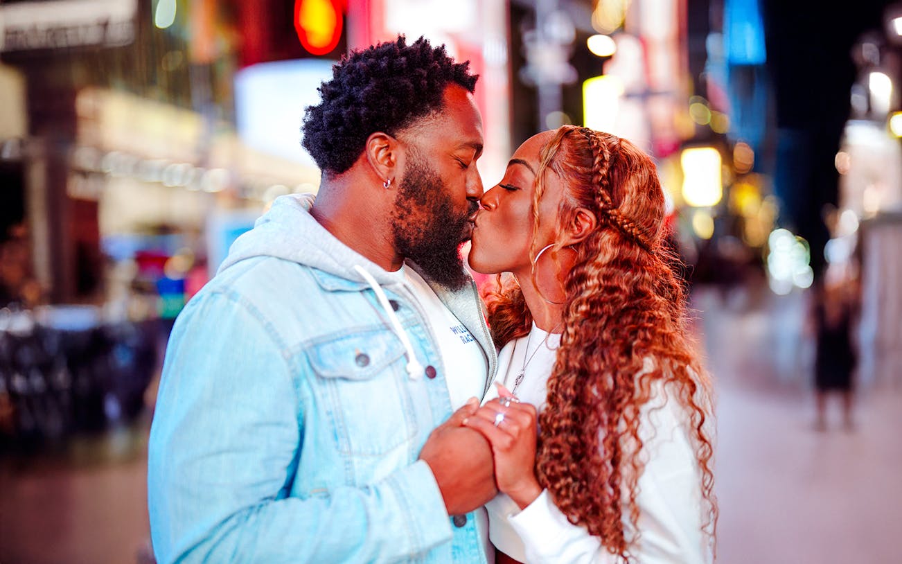 Couple kissing at Times Square, New York City.