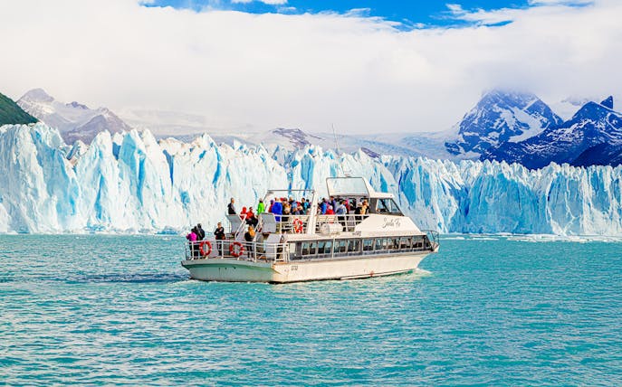 Cruise boat in front of Perito Moreno Glacier, Argentina.