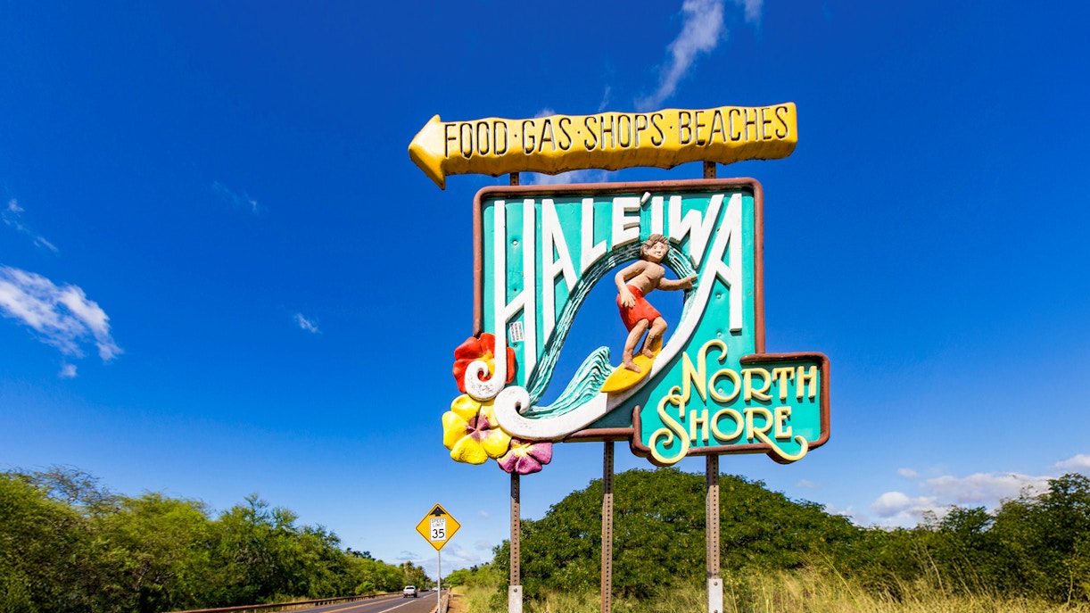 Haleiwa Town sign