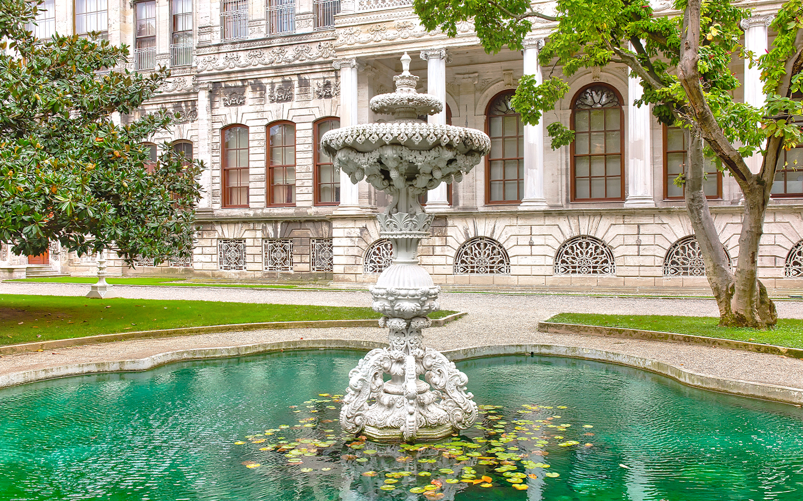 Fountain in the gardens of Dolmabahçe Palace, Istanbul, Turkey.