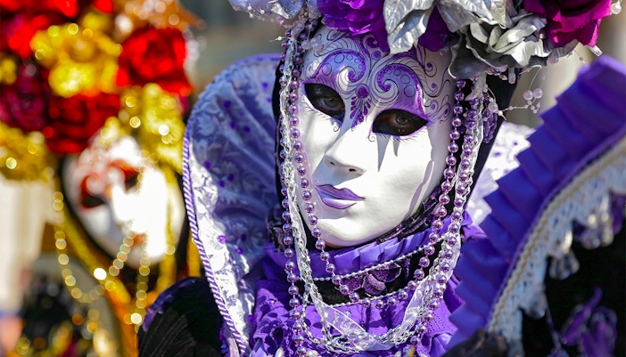 Participate in the Best Mask Contest