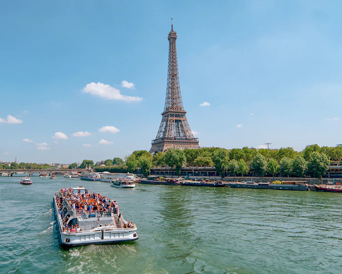 Seine River Morning Cruise with Breakfast