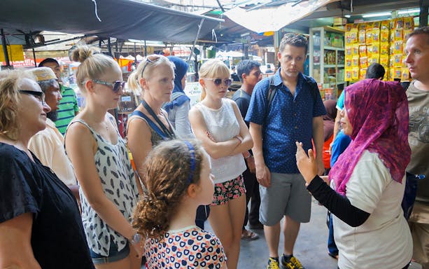 Street food stalls in Kuala Lumpur with diverse Malaysian dishes on display during the Flavours of Malaysia Food Tour.