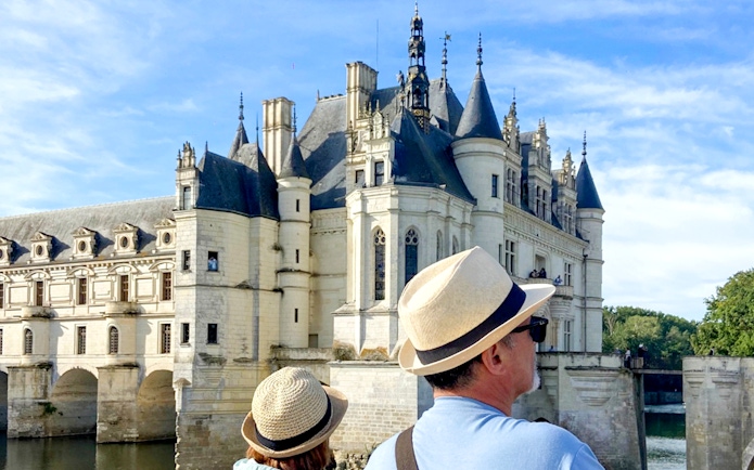 Visitors viewing Château de Chenonceau on Chambord and Chenonceau Tour.