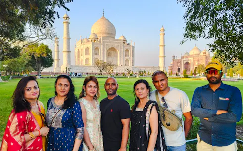 Group of tourists in front of the Taj Mahal during the Agra tour.