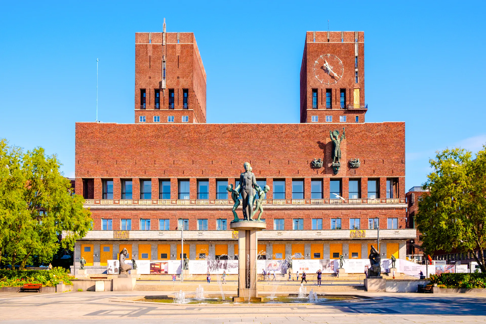 Oslo Old Town Private Walking Tour and Fjord Cruise Tickets