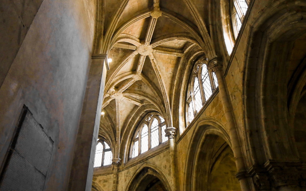 Interior ceiling of Se Cathedral, Lisbon, Portugal, showcasing Gothic arches and stone details.