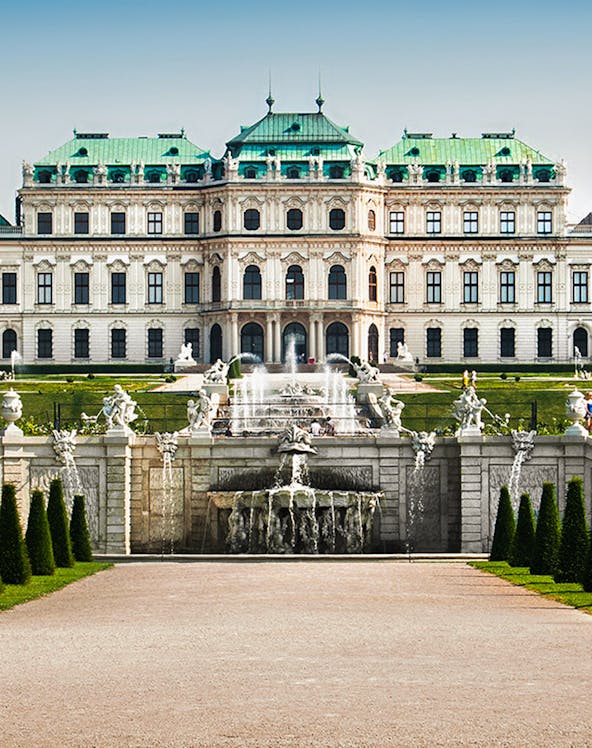 Schloss Belvedere in Vienna with ornate fountains and manicured gardens.