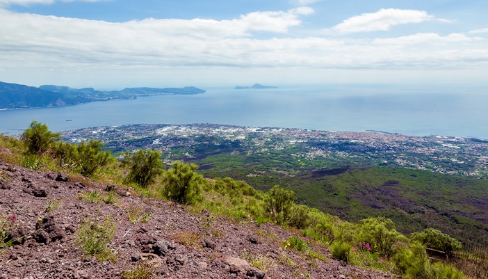 view from along the cognoli hike, mount vesuvius