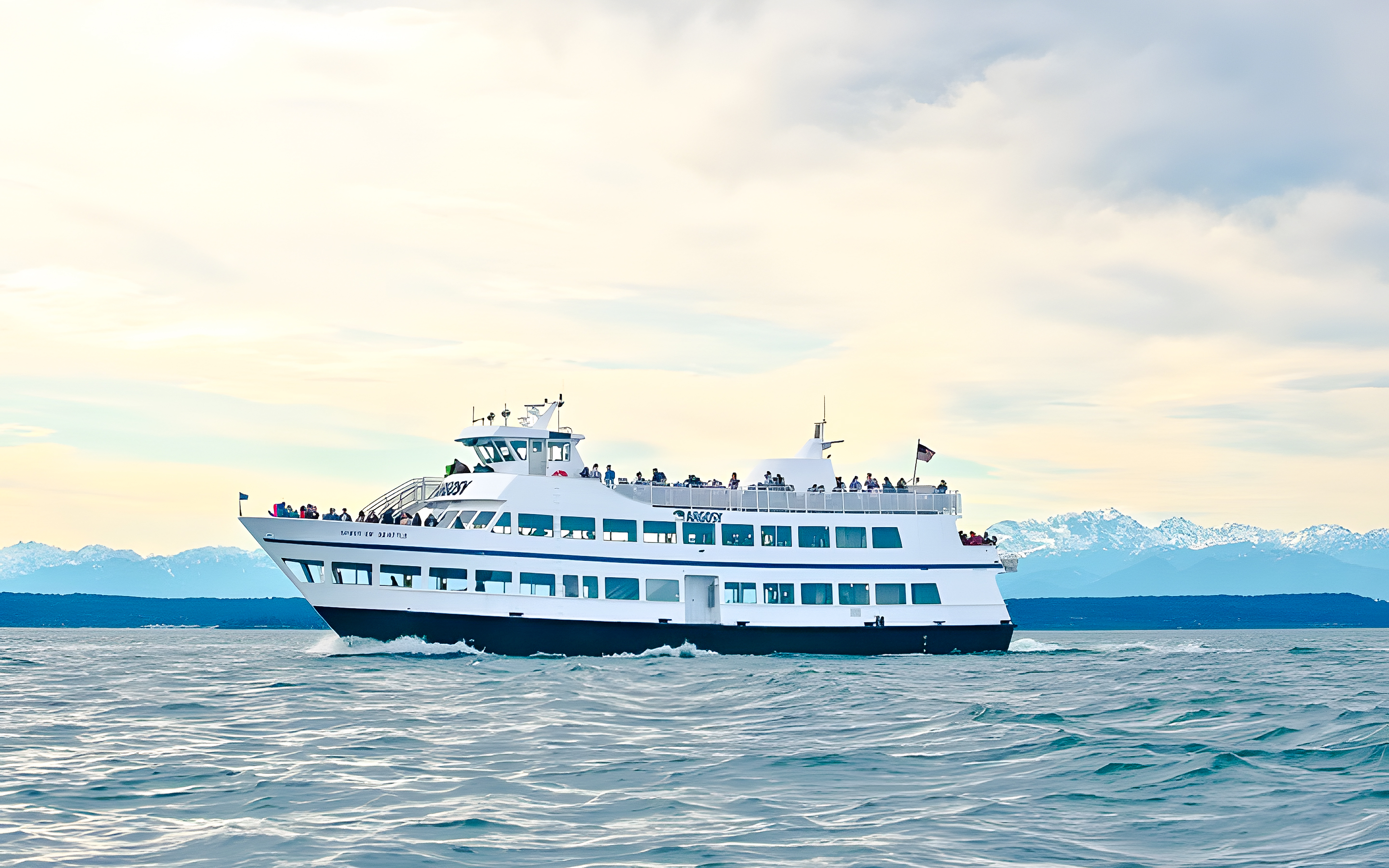 Argosy Cruises vessel on Seattle Locks cruise with mountains in the background.