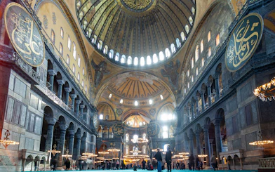 Hagia Sophia interior with visitors on a historian-guided tour in Spanish, Istanbul.