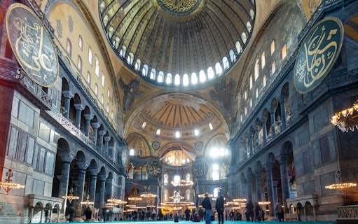 Hagia Sophia interior with visitors on a historian-guided tour in Spanish, Istanbul.