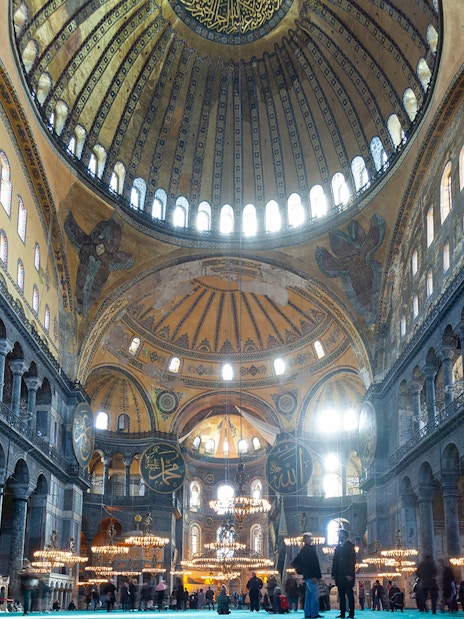 Hagia Sophia interior with visitors on a historian-guided tour in Spanish, Istanbul.