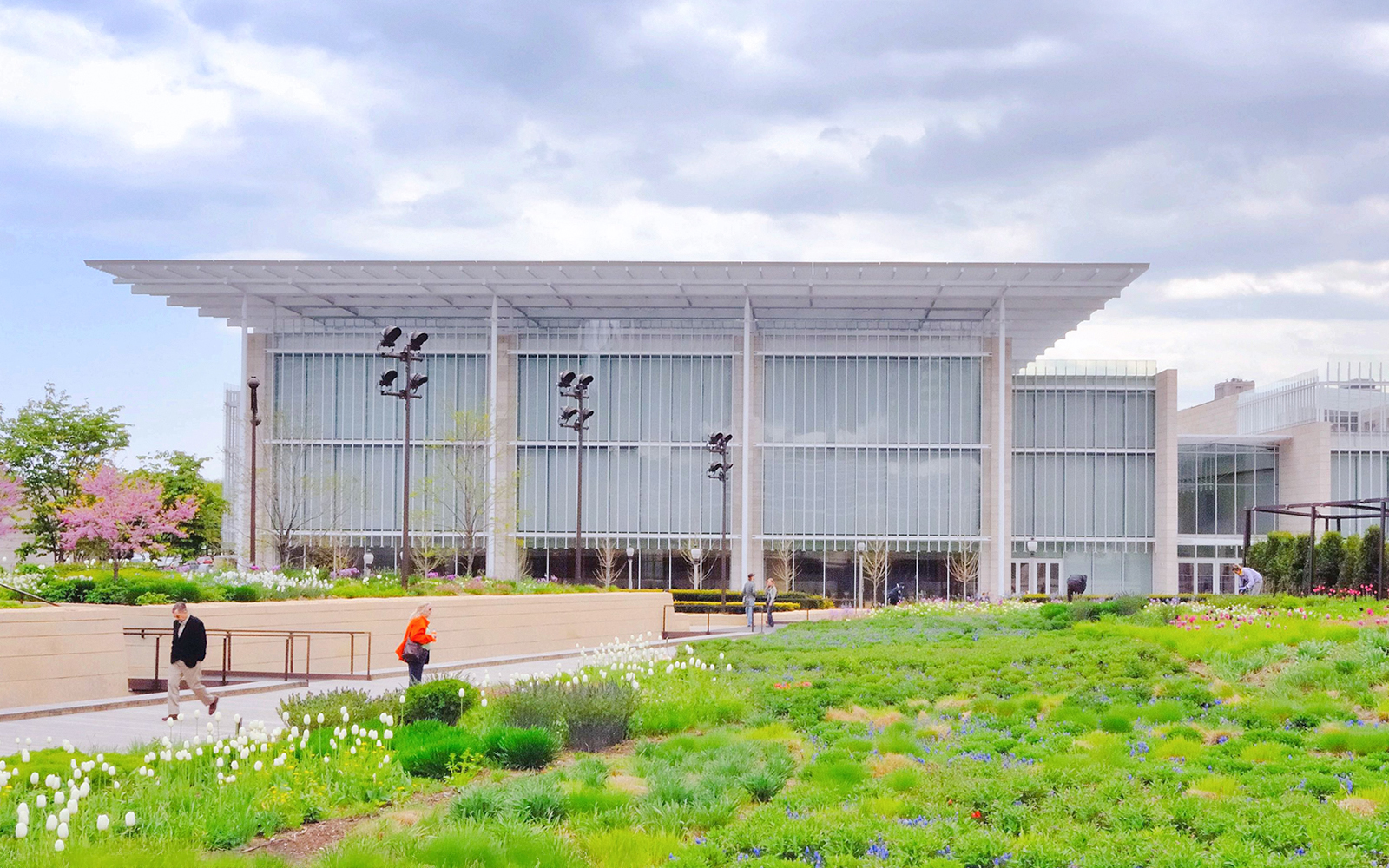 Modern wing of the Art Institute of Chicago with garden in foreground.