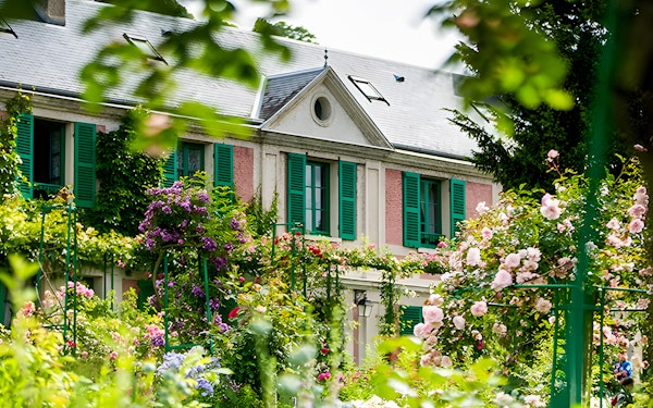From Paris: Giverny Day Trip with Monet's House & Gardens Entry - Small group