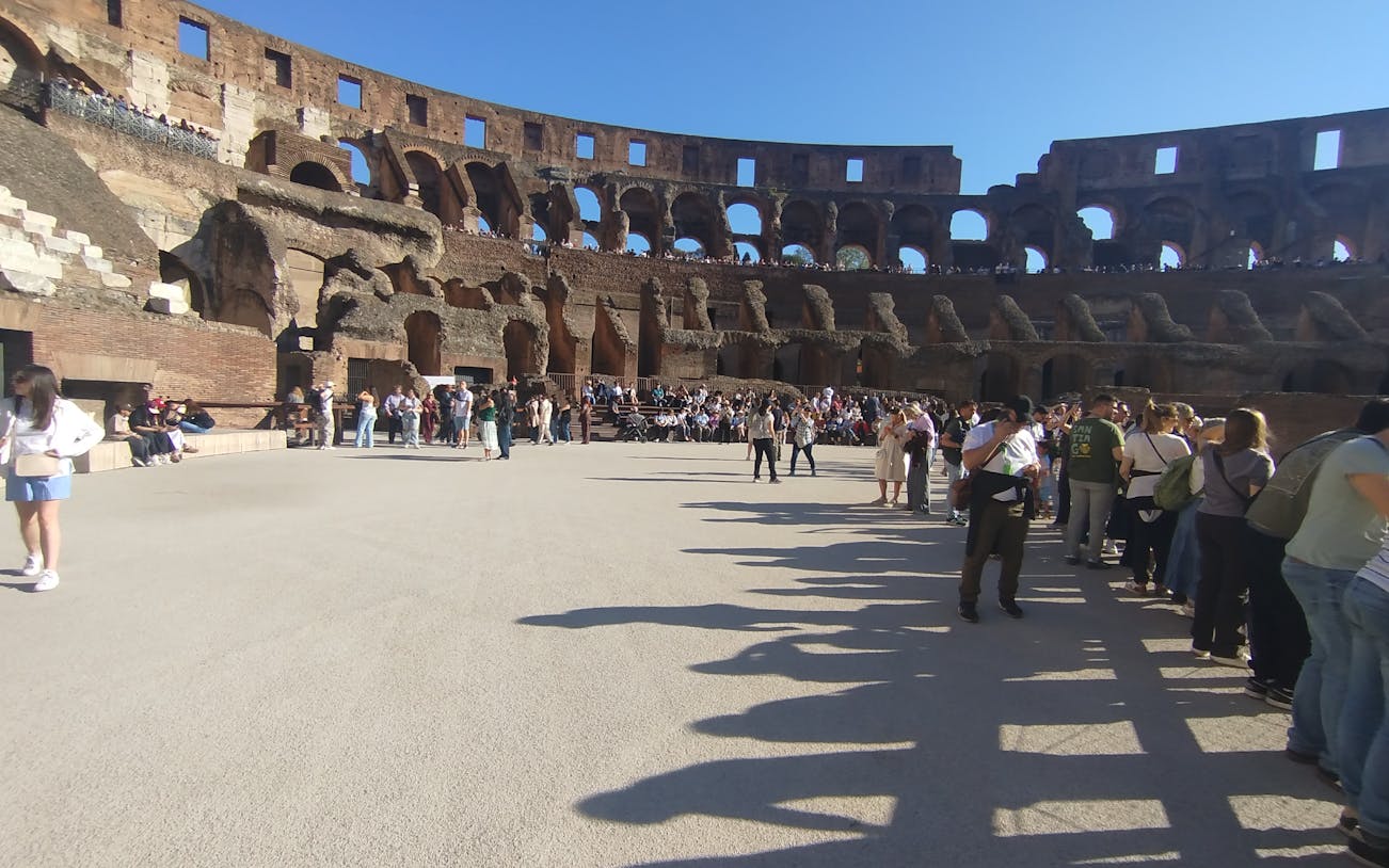 colosseum with arena entrance, forum and palatine hill guided tour-3