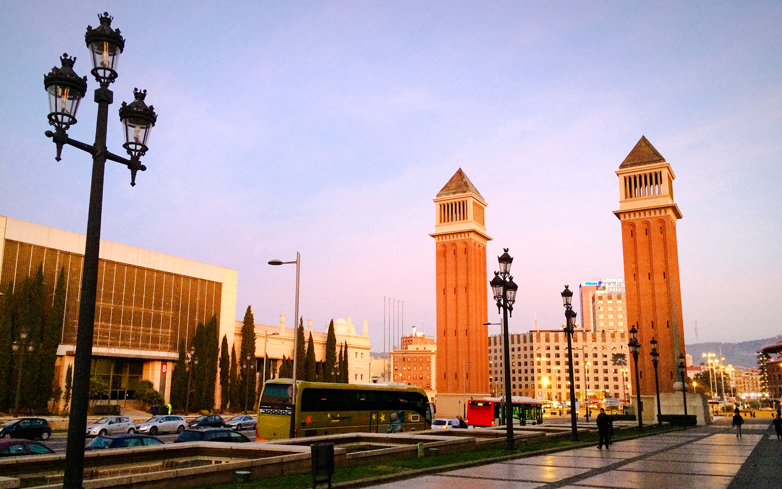 Sidewalks along Avinguda Maria Cristina
