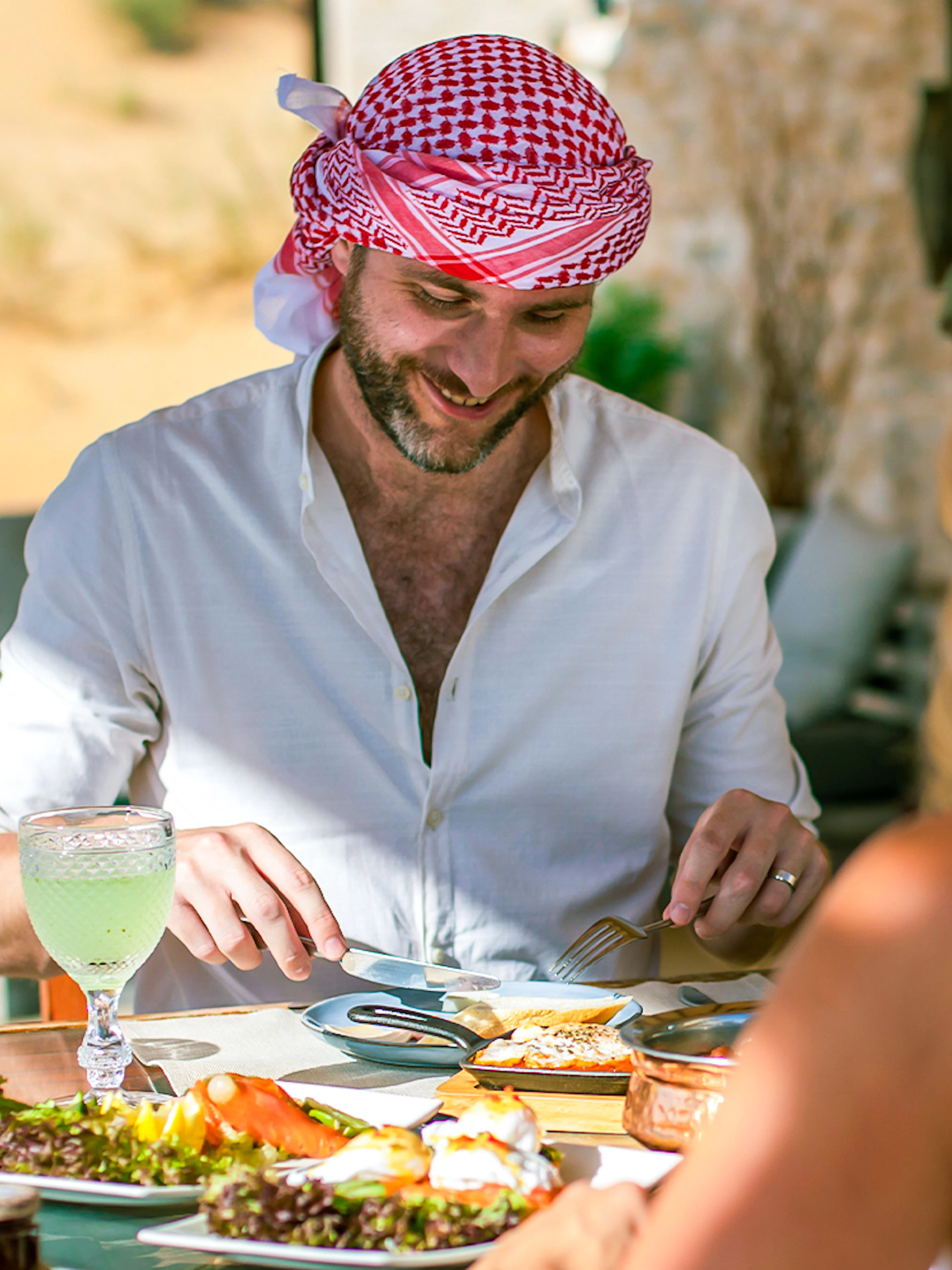 Two people enjoying a Michelin breakfast in the Dubai desert.