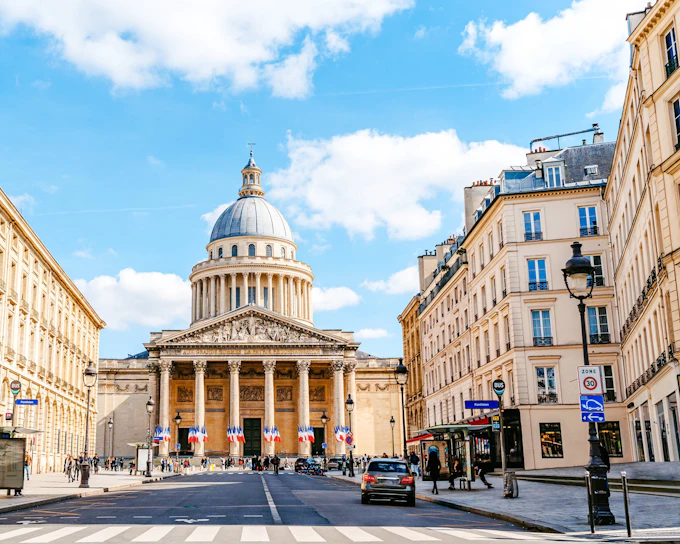 Paris Latin Quarter Walking Tour with Pantheon Entry