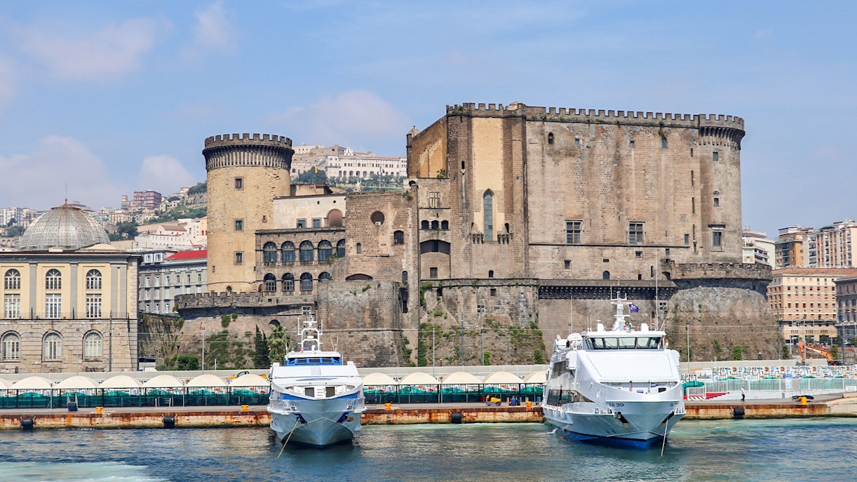 Molo Beverello, SNAV boarding point