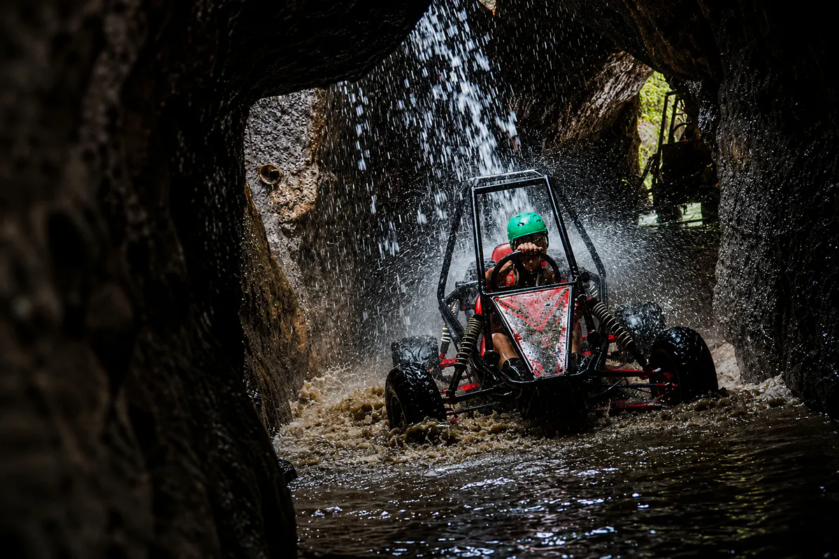 ubud off-road buggy-eventyr: dragehulen, vannfallstien og jungeltunnelen-8
