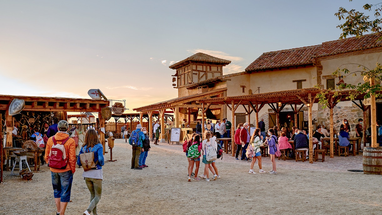 Personas en el parque Puy du Fou España
