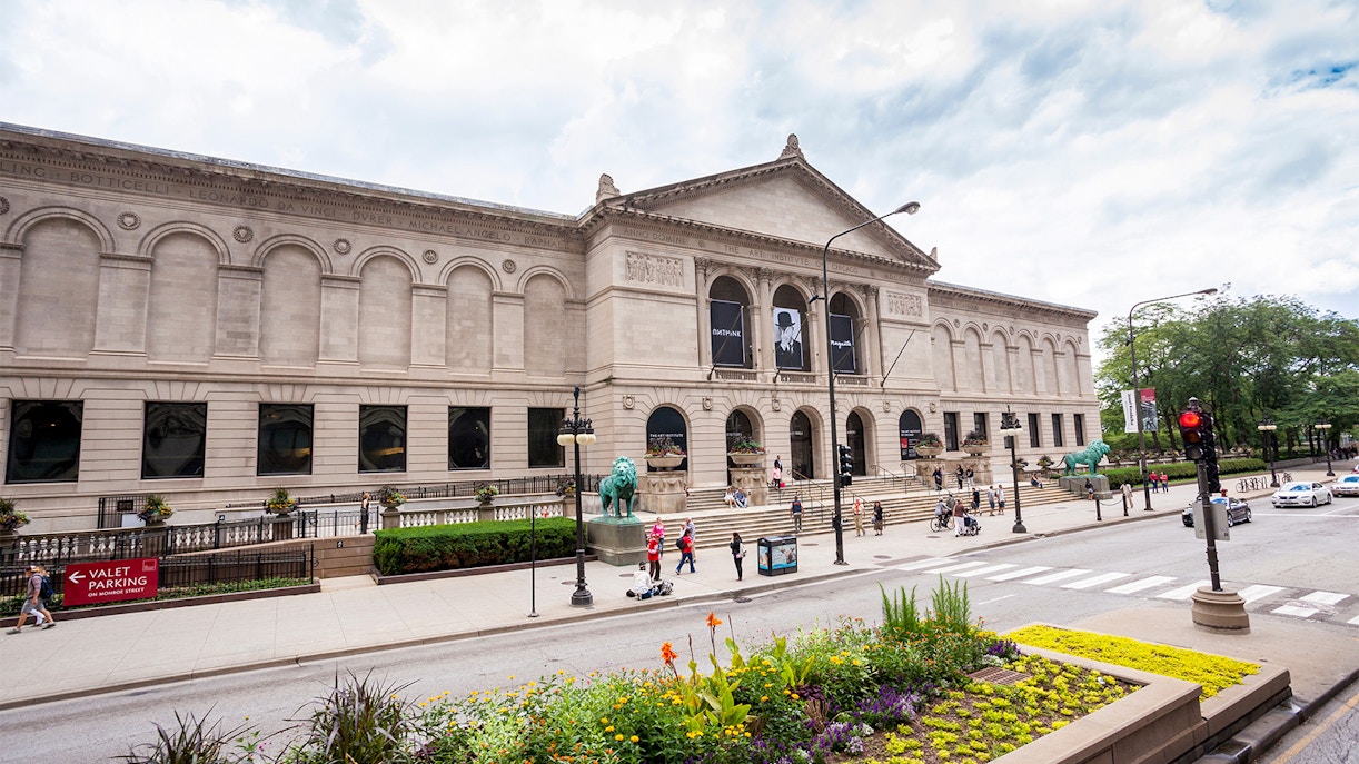 Art Institute of Chicago exterior with visitors and street view.