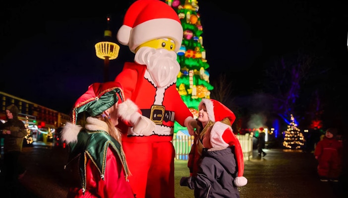 Santa LEGO figure with children at LEGOLAND® Billund Christmas event.
