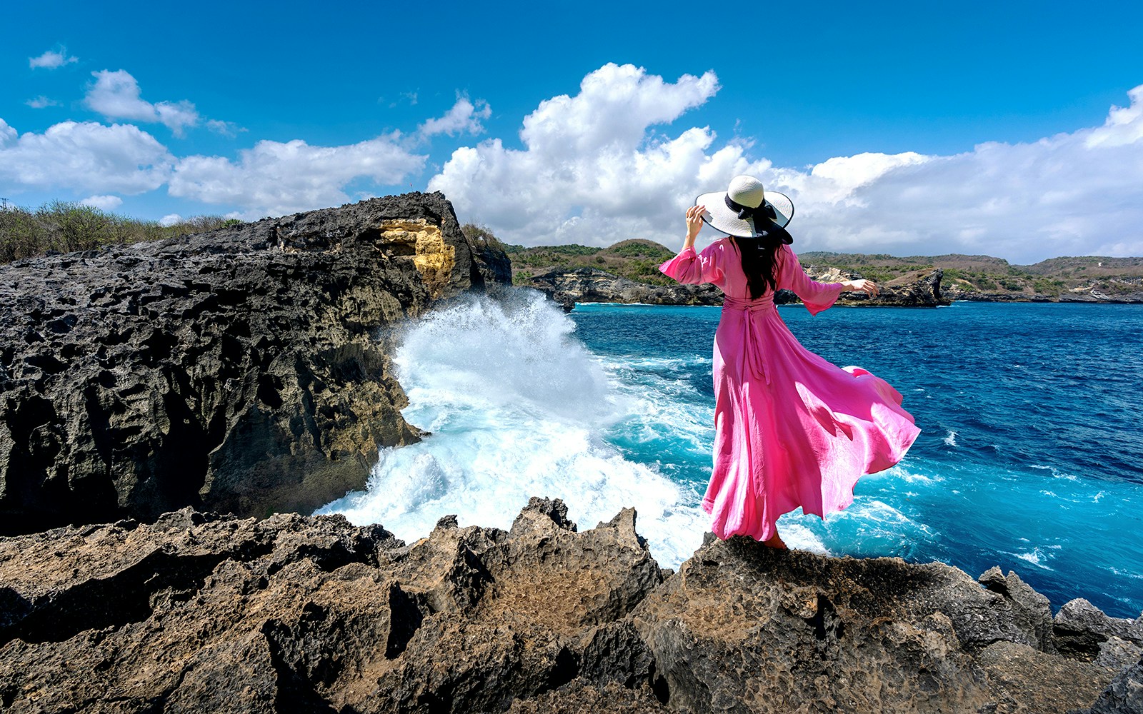 Angel’s Billabong natural infinity pool with clear turquoise water, Nusa Penida, Indonesia.
