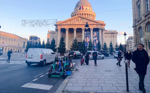 piesza wycieczka z przewodnikiem po dzielnicy łacińskiej w paryżu-1