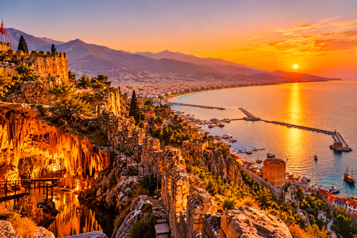 Alanya Guided City Tour with Hotel Pickup: Alanya Castle, Damlatas Cave and Sunset Viewpoint