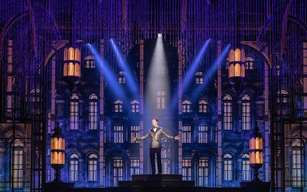 Performer on stage with art deco backdrop in The Great Gatsby show.