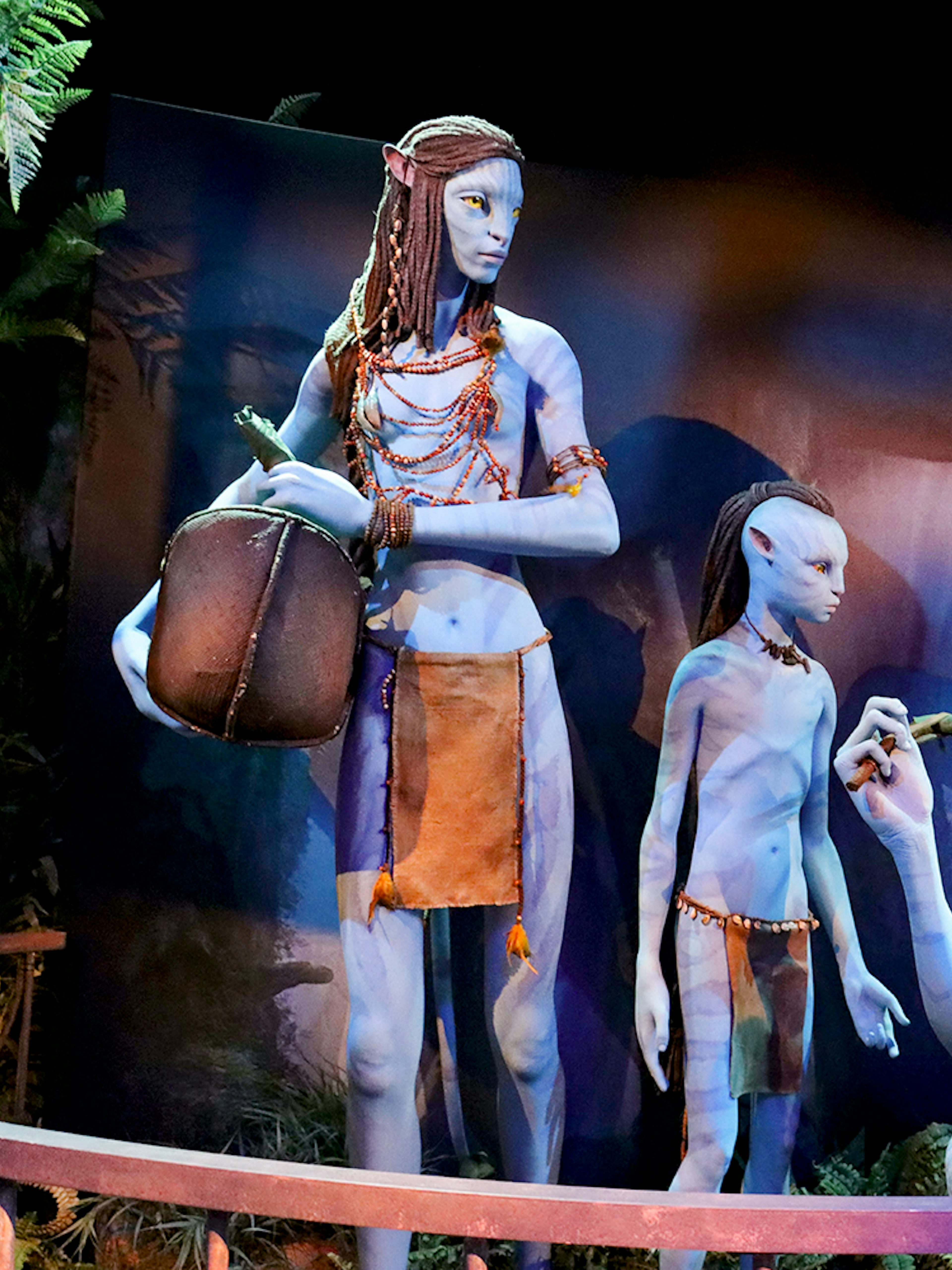 Na'vi figures in Pandora - The World of Avatar, Walt Disney World, Orlando.