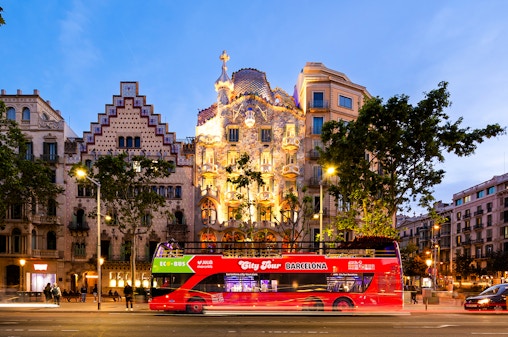 Tour noturno de ônibus em Barcelona