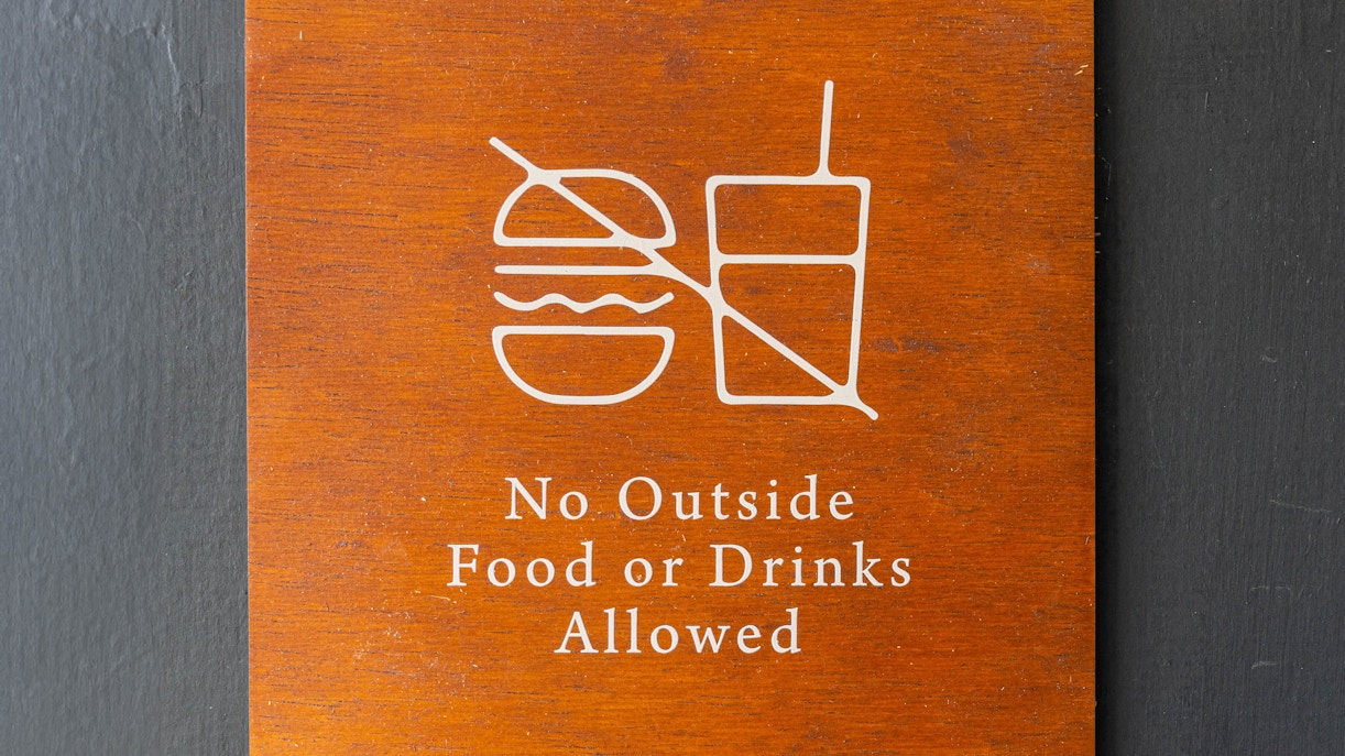 No food allowed sign at The TUBE Copenhagen entrance.