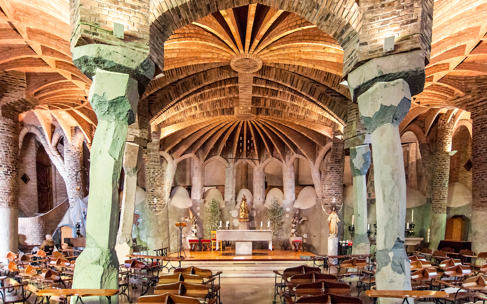 Tourists using Turbopass Barcelona City Card at Sagrada Familia, exploring city attractions.