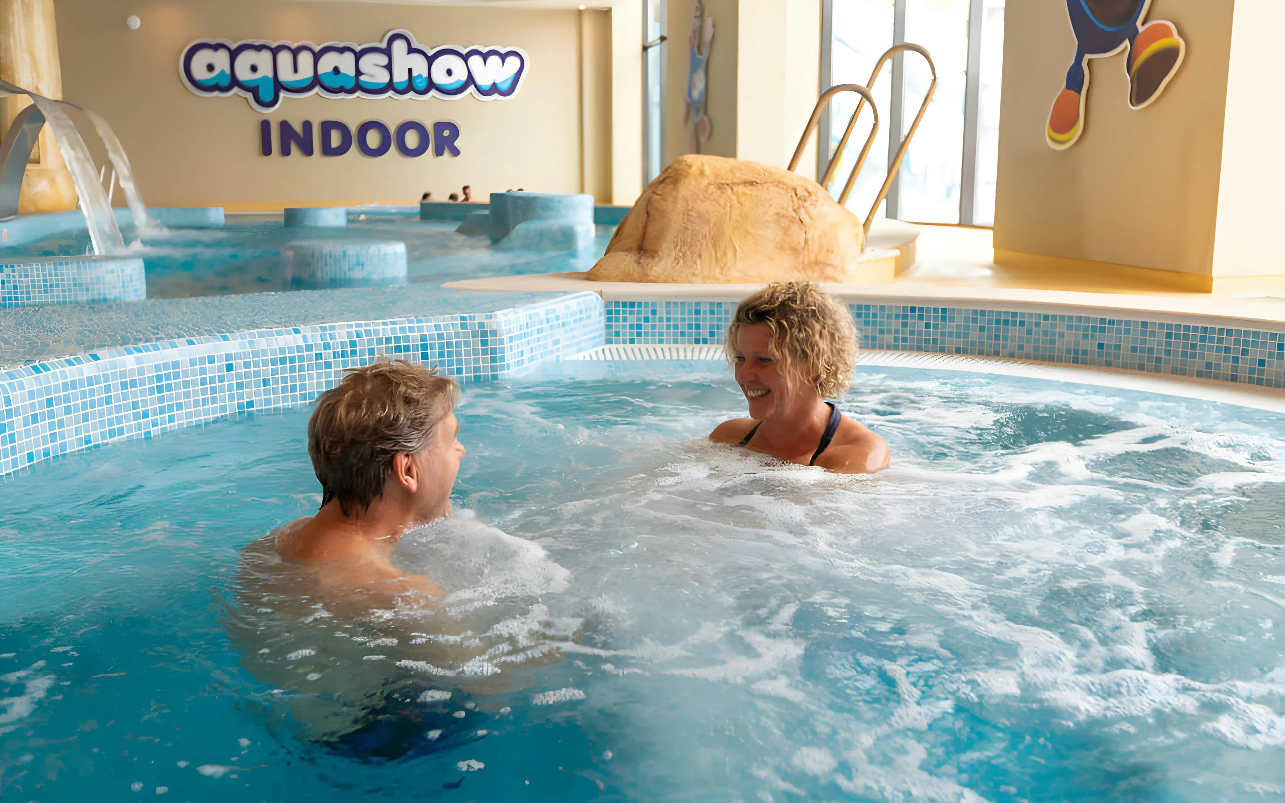 Couple enjoying a jacuzzi at Aquashow Indoor Park.