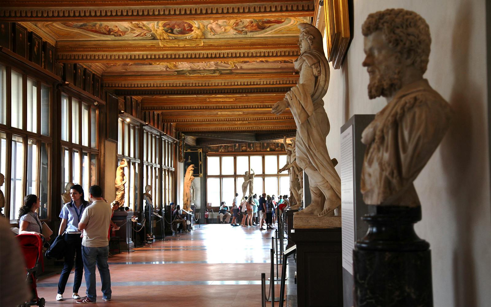 Tribune corridor corner