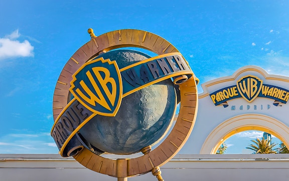 Parque Warner entrance with iconic cartoon character statues in Madrid, Spain.