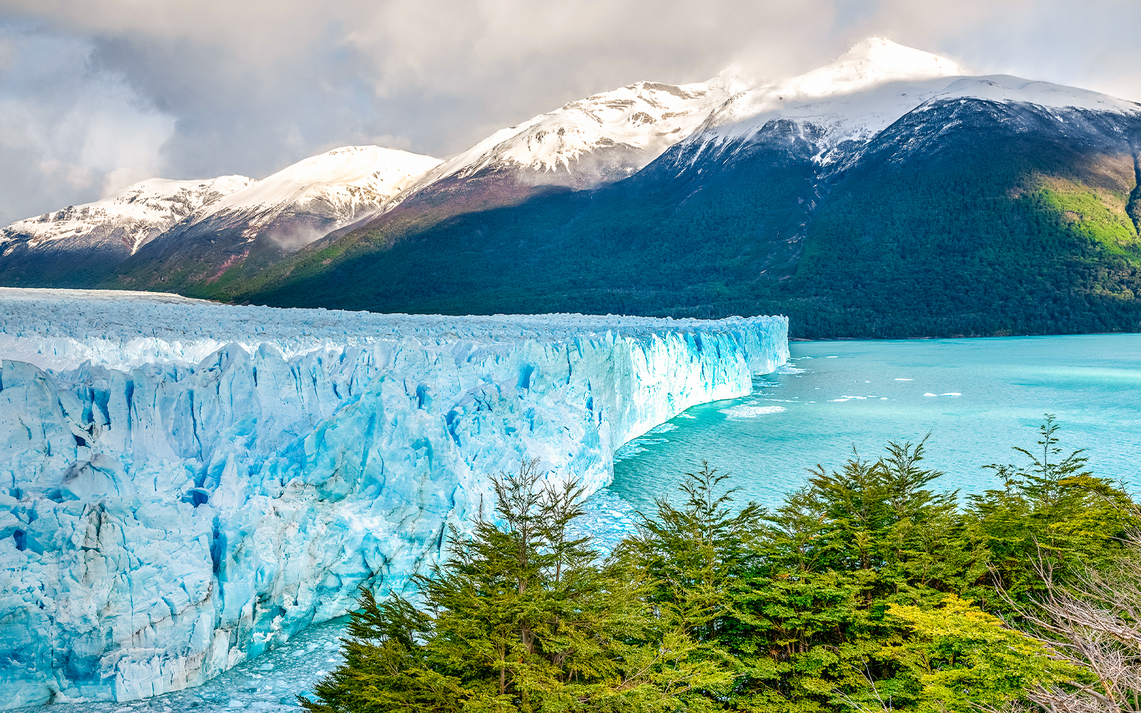 Perito Moreno Glacier with snow-capped mountains and turquoise lake in Patagonia, Argentina.