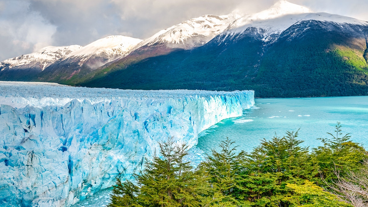 Perito Moreno Glacier with snow-capped mountains and turquoise lake in Patagonia, Argentina.