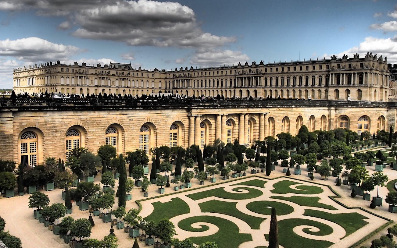 palace of versailles & gardens entry tickets with audio guide-2