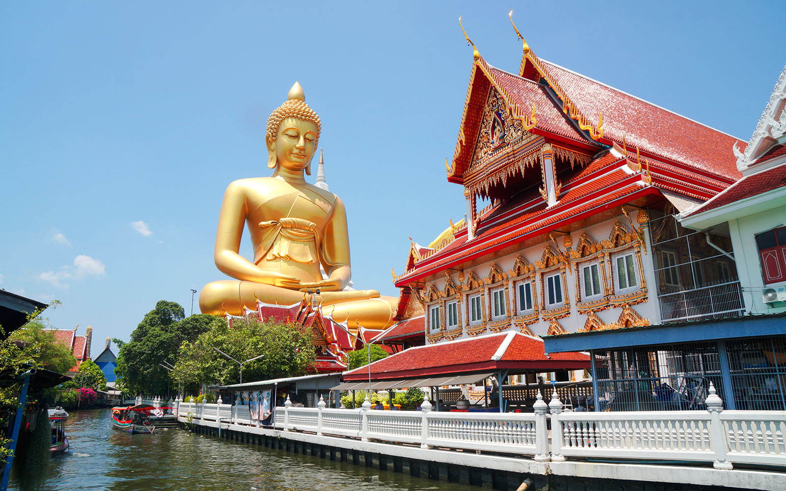 Wat Paknam Phasi Charoen