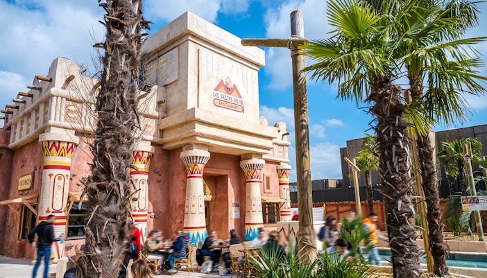 Les Fastes du Nil restaurant exterior at Parc Astérix with Egyptian-themed architecture.