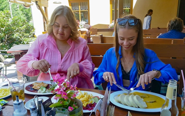 Visitors enjoying lunch during the Bastei Bridge guided tour.
