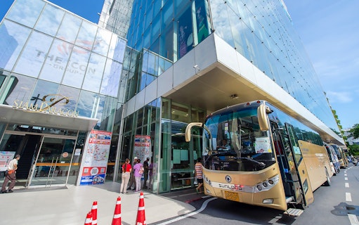 Tour buses parked outside Siam Paragon, Bangkok, for Amphawa Floating Market & Maeklong Railway Market tour.