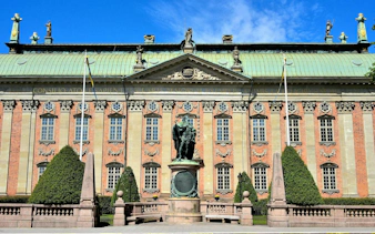 Riddarhuset building with statue, Stockholm Secret Societies exploration game location.