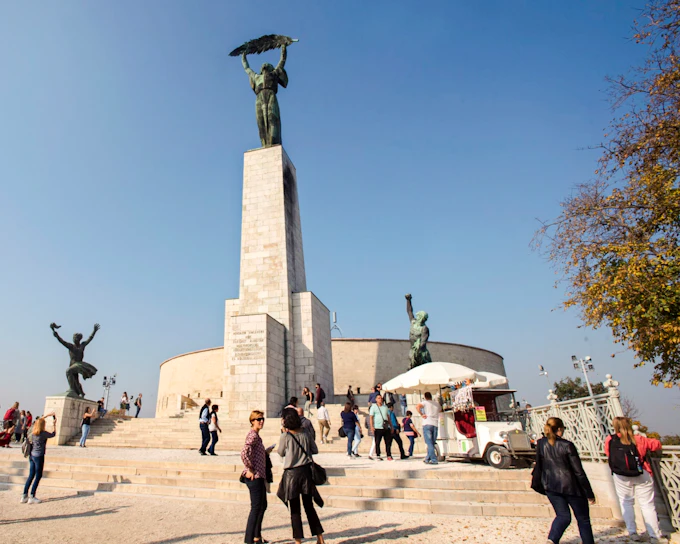 Budapest: Grand City Tour with Parliament Visit