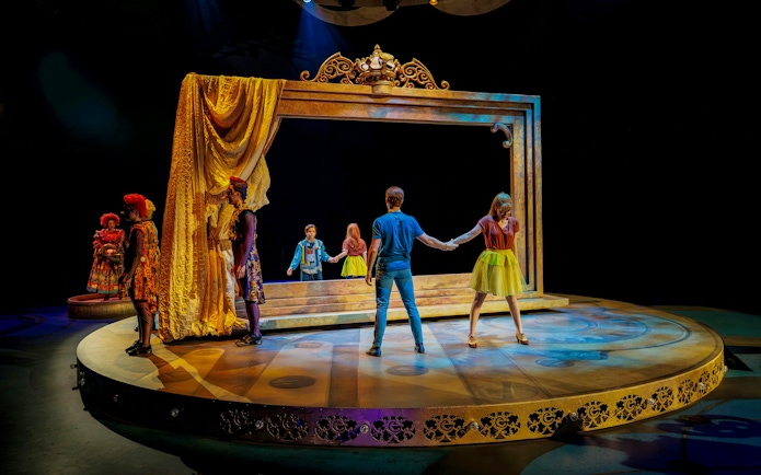 Performers on stage at CARO Theatre Show, Efteling Amsterdam, with a large ornate frame.