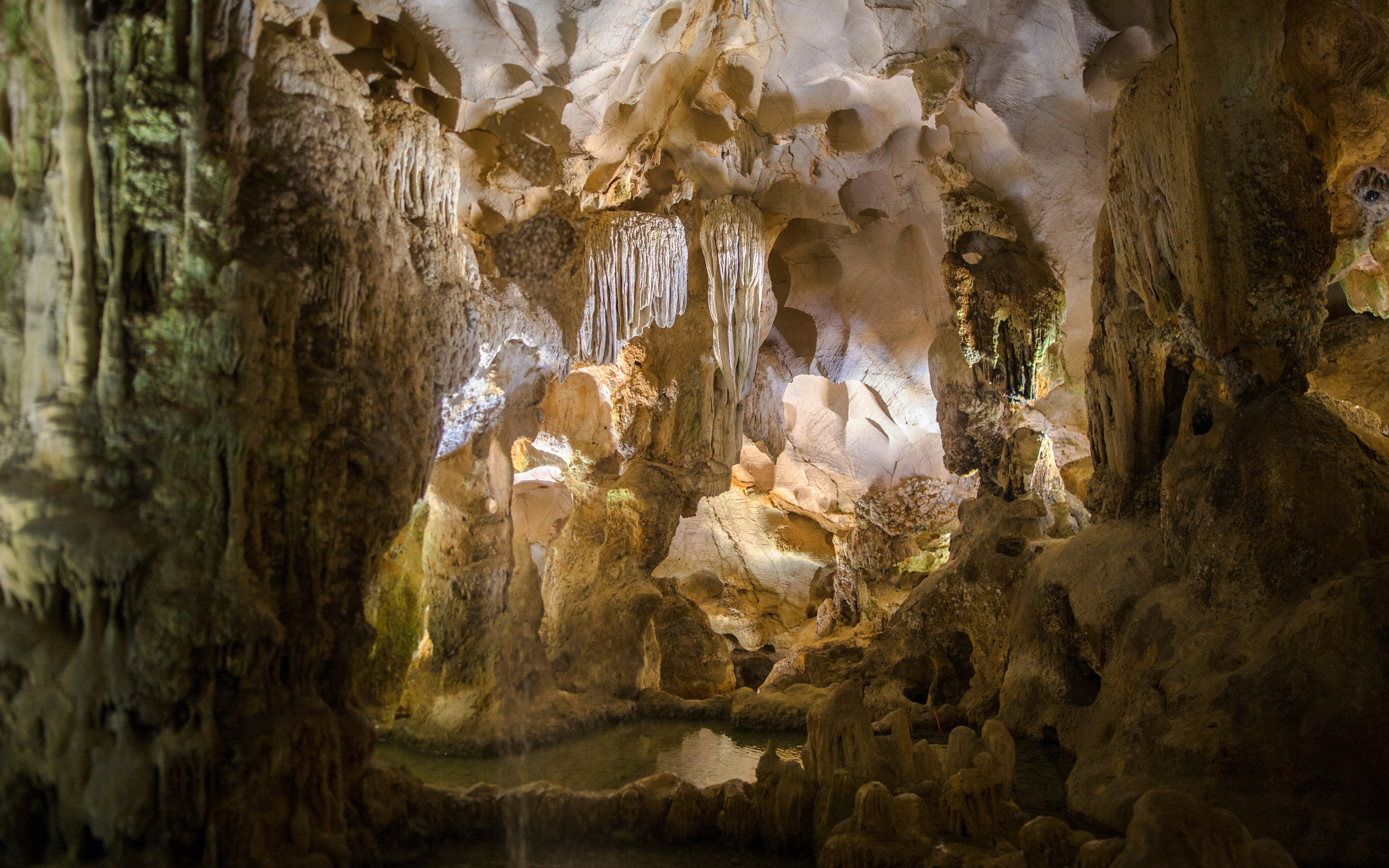 Stalactites and rock formations inside Thien Cung Cave, Ha Long Bay, Vietnam.